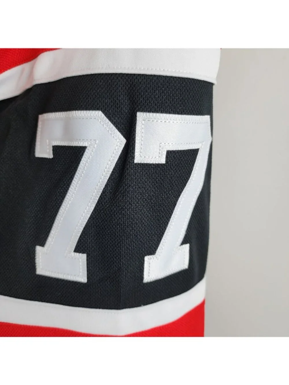 adidas Jersey Men 54 Retro Red Black NHL Chicago Blackhawk Kirby Dach #77 NWT